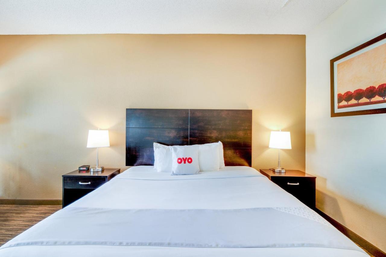 Baymont By Wyndham Houston North Hotel Exterior photo