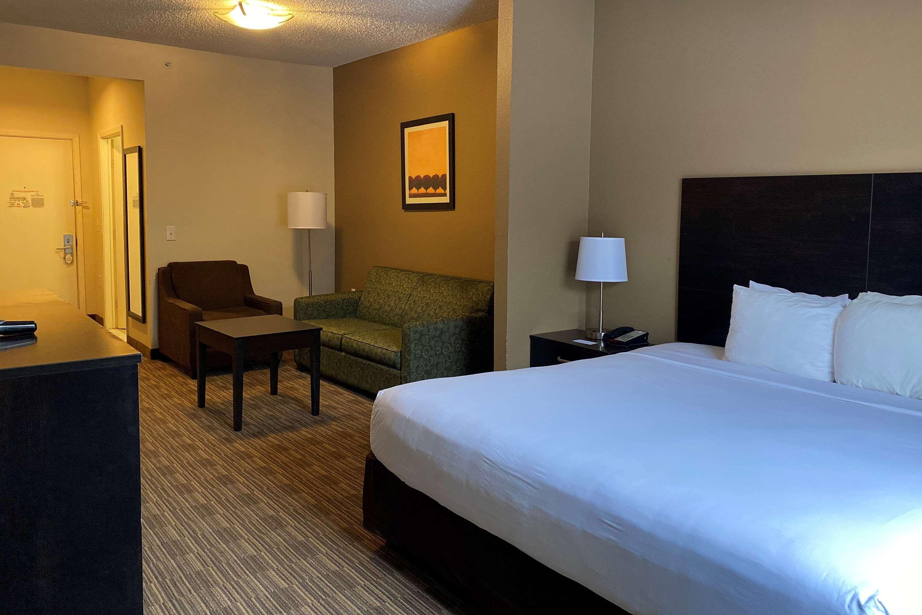 Baymont By Wyndham Houston North Hotel Exterior photo