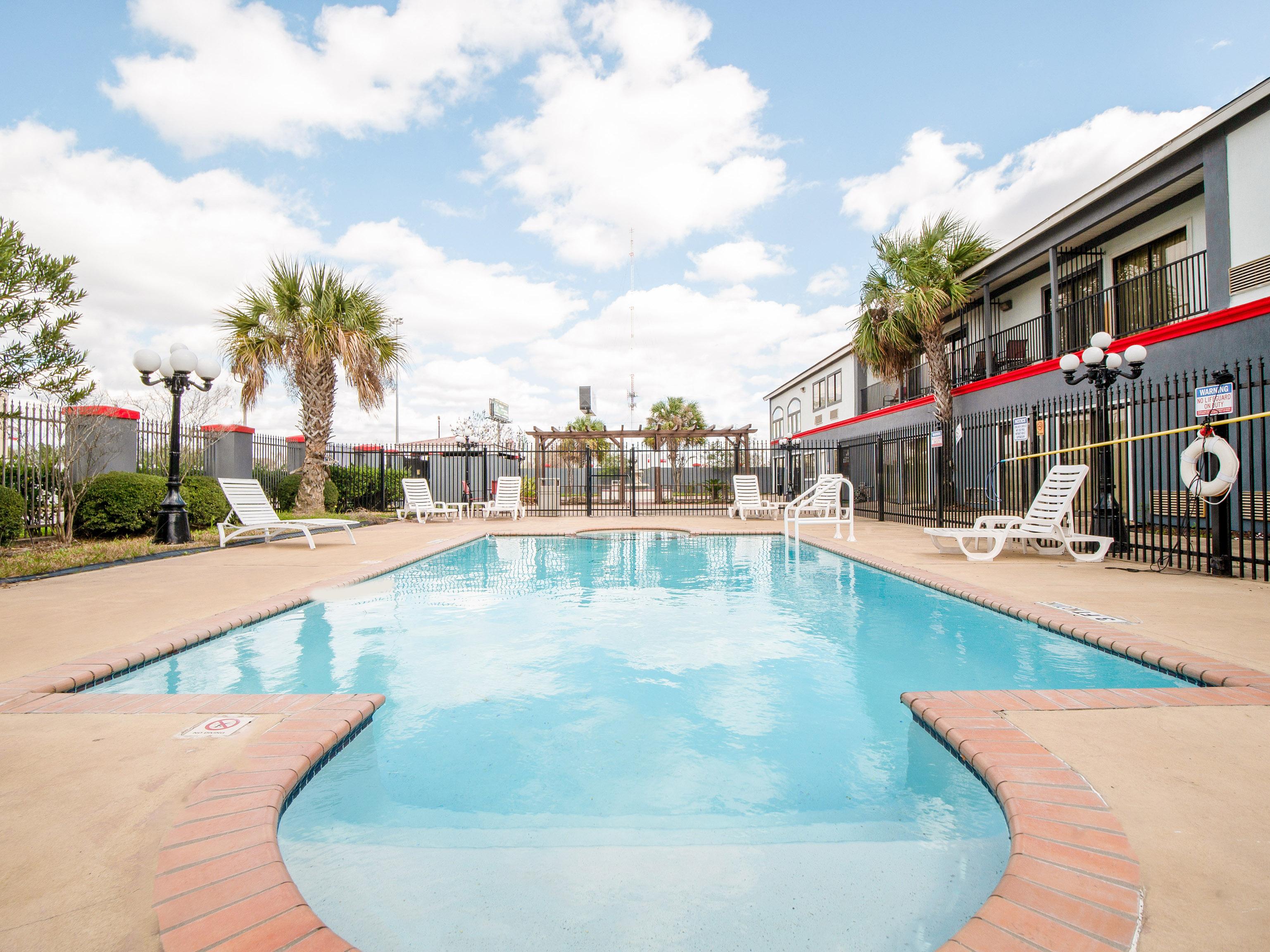 Baymont By Wyndham Houston North Hotel Exterior photo