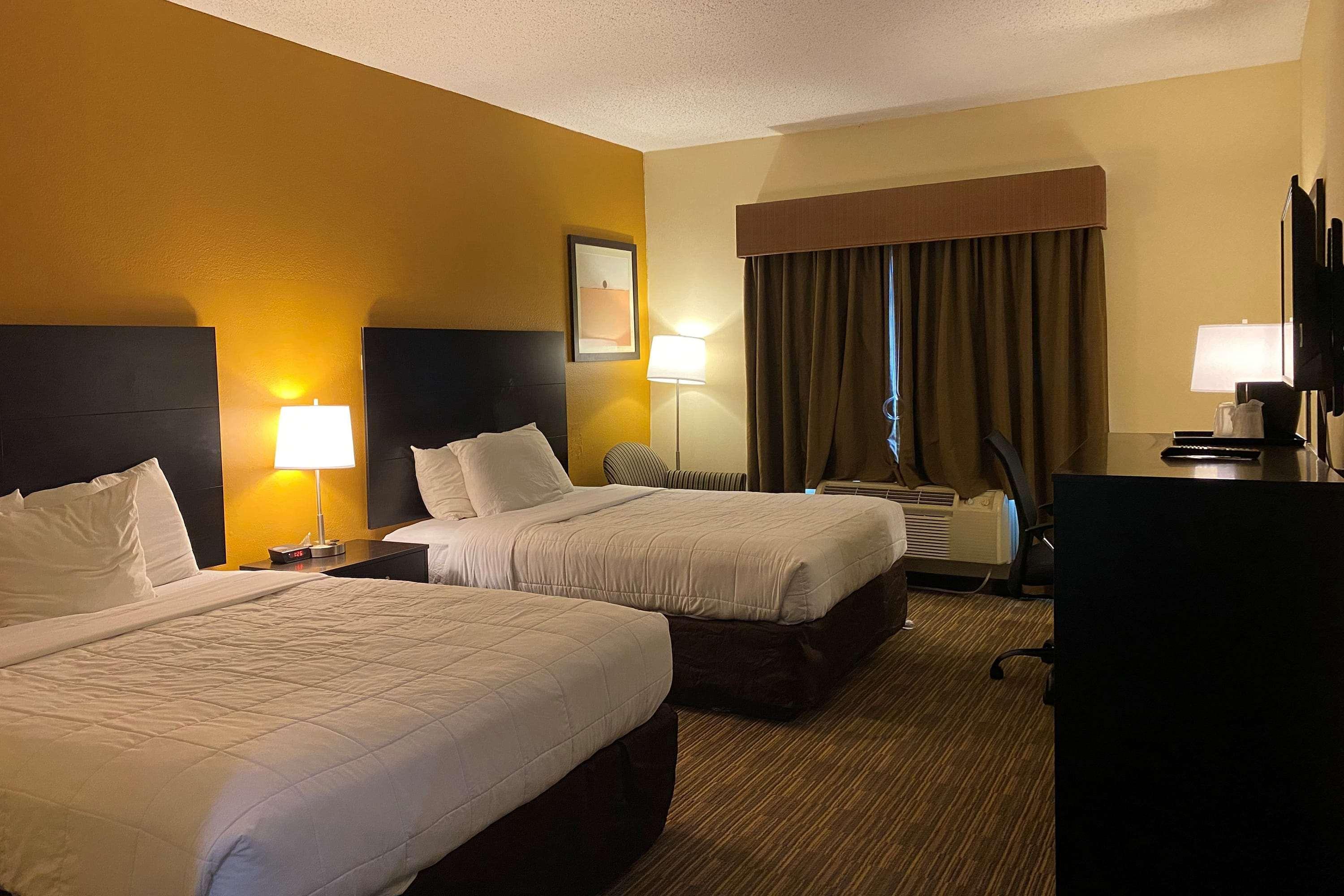 Baymont By Wyndham Houston North Hotel Exterior photo