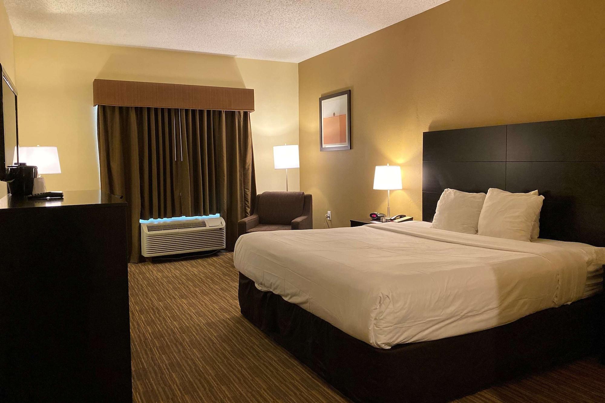 Baymont By Wyndham Houston North Hotel Exterior photo