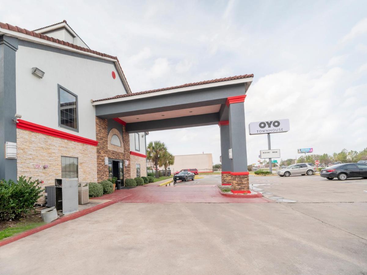 Baymont By Wyndham Houston North Hotel Exterior photo