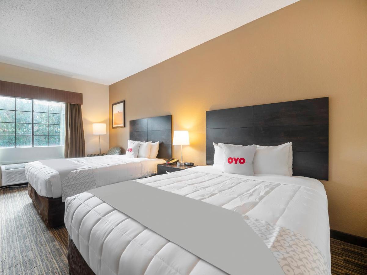 Baymont By Wyndham Houston North Hotel Exterior photo