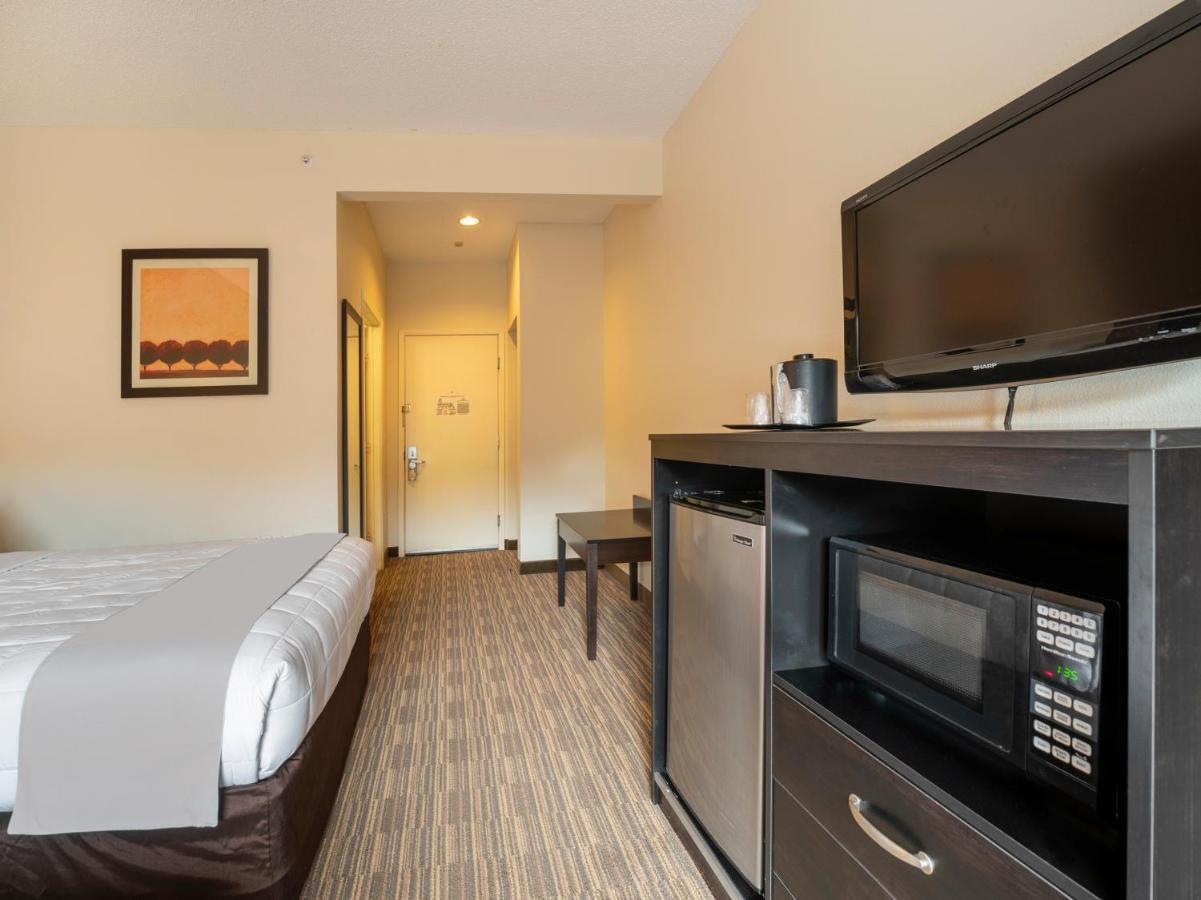 Baymont By Wyndham Houston North Hotel Exterior photo