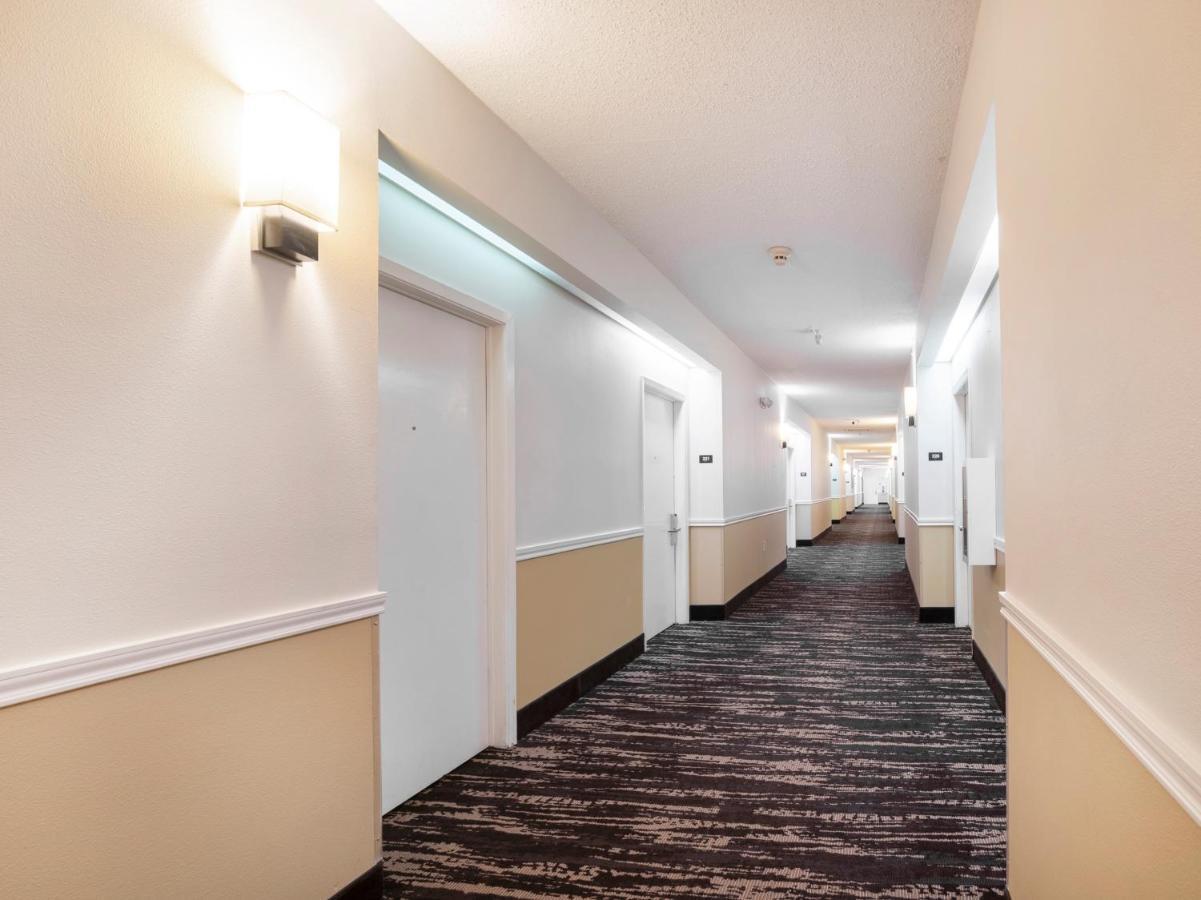 Baymont By Wyndham Houston North Hotel Exterior photo